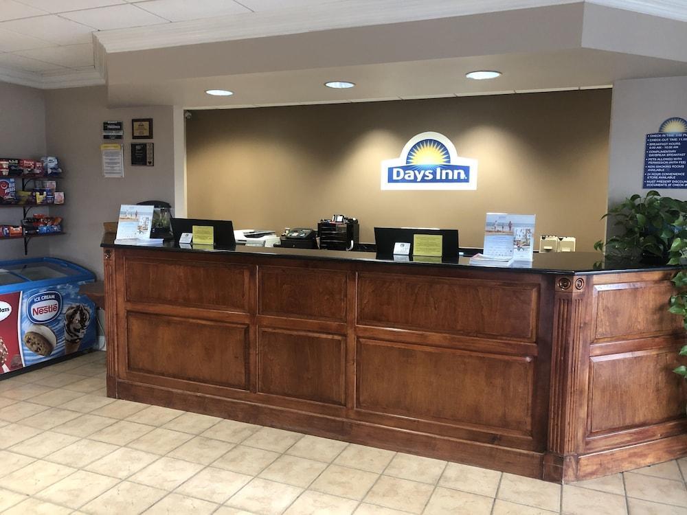 Days Inn Of Frederick By Wyndham Exterior foto